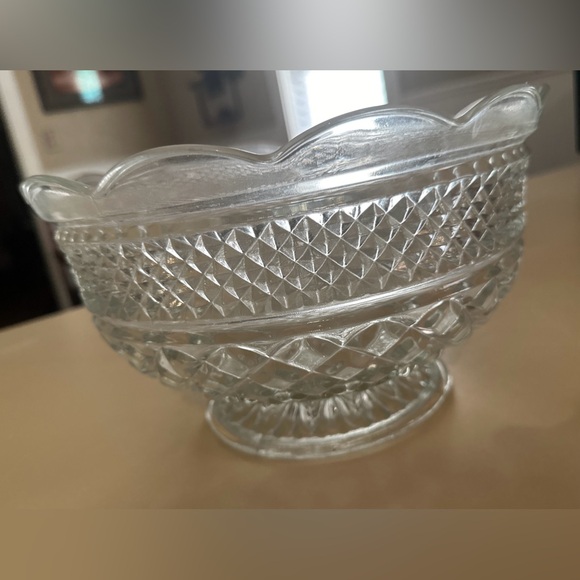 Vintage 1960’s Anchor Hocking Wexford 10" Footed Bowl - Picture 2 of 8